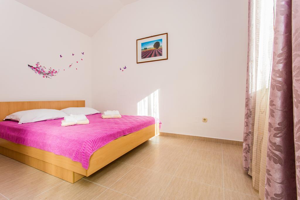 Lavanda 3 Njivice Room photo